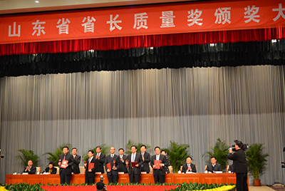 1月11日，，山东省第三届省长质量奖表扬大会在山东省政府礼堂召开。。